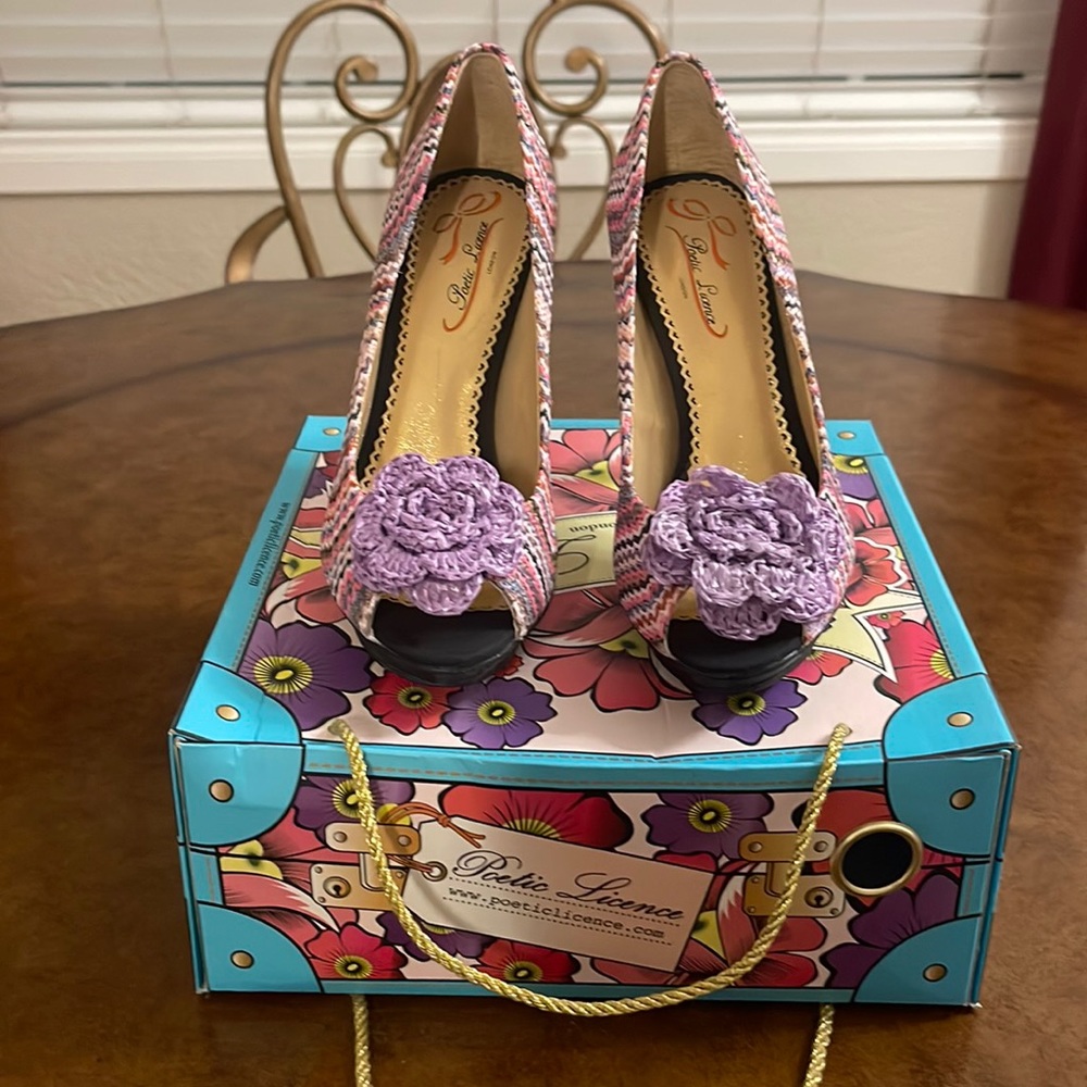New in Box Poetic license heels EUR 38